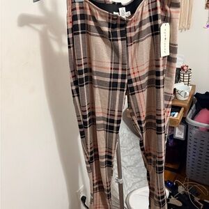 eye candy Plaid Leggings in Tan, Black & Red
